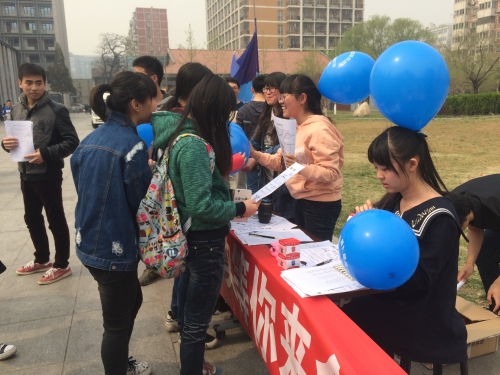 同学现场报名及咨询